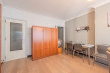 Lichtrijke studio te koop met zijdelings zeezicht en terras!