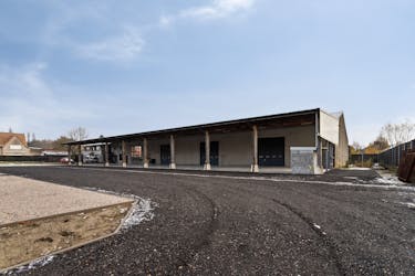 KMO-unit van 240 m² te huur in Kuurne