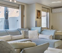 Centrumwoning met commerciële ruimte te koop in Deerlijk