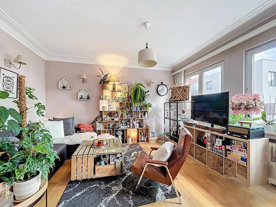 Uccle - Renovated 2 Bedroom Apartment