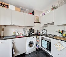 Uccle - Renovated 2 Bedroom Apartment