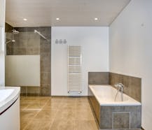 Gerenoveerde woning met 3 slaapkamers en loods van 100m².