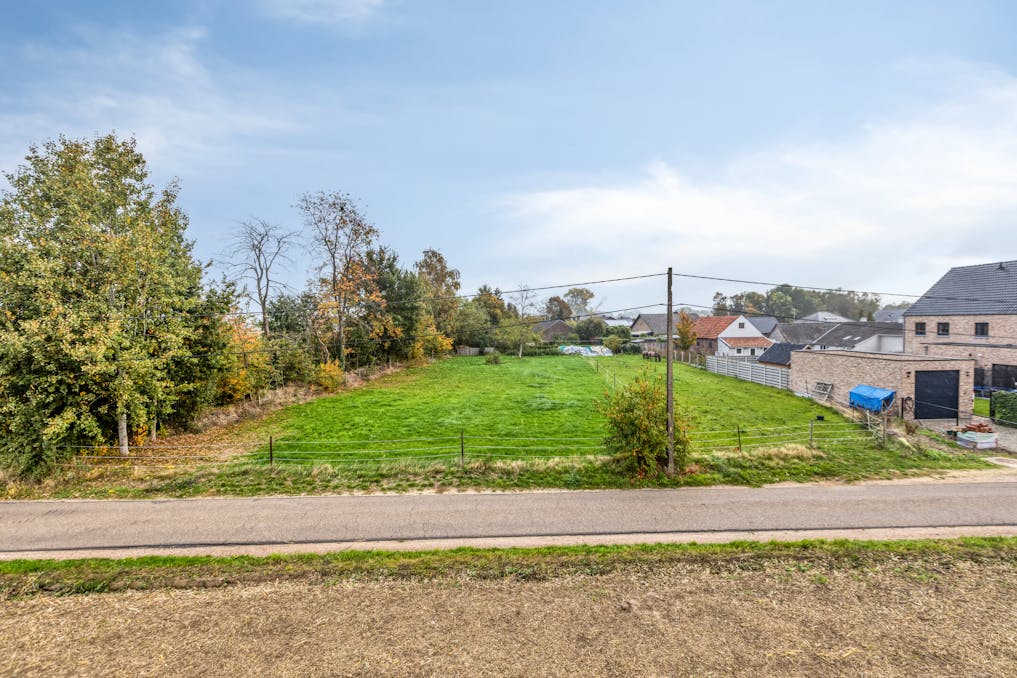 Rustig gelegen bouwgrond met vrij zicht op een riant perceel voor open bebouwing te koop