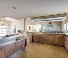 Uniek pand te koop aan de kust: Horeca, sport & wonen