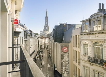 Ruim en vernieuwd appartement te koop aan de Beurs van Brussel!