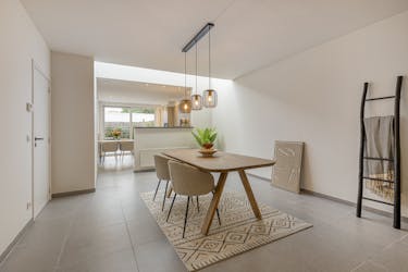 Instapklaar huis te koop met 4 slaapkamers, tuin en garage