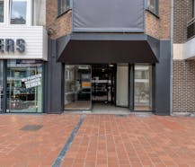 Commercieel pand (125m²) te huur op toplocatie in de Lippenslaan