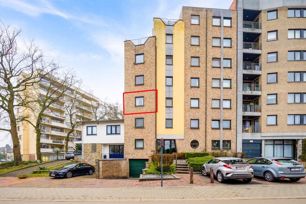 Appartement met terras en autostaanplaats in Genk