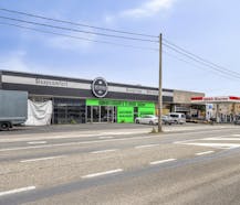 Commercieel gebouw van ca. 1.346m² op topligging in Hooglede