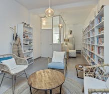 Ruim handelsgelijkvloers (ca 96m²) te huur centrum Antwerpen