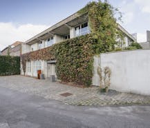 Magazijn met exclusieve loftwoning en zwembad te koop in Lauwe