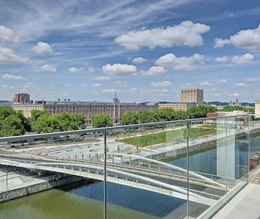 Tour & Taxis - 2 slaapkamer appartement met zicht op kanaal