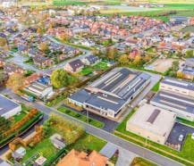 Bedrijfsgebouw van ca. 1.575 m² in Oostnieuwkerke-Staden