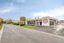 Bedrijfsgebouw van ca. 1.575 m² in Oostnieuwkerke-Staden