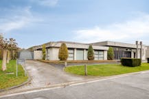 Bedrijfsgebouw van ca. 1.575 m² in Oostnieuwkerke-Staden