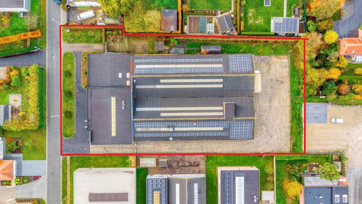 Bedrijfsgebouw van ca. 1.575 m² in Oostnieuwkerke-Staden