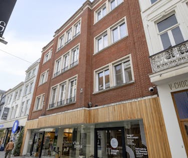 Patrimoniumvennootschap met handelspand en 2 appartementen