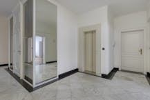 Patrimoniumvennootschap met handelspand en 2 appartementen