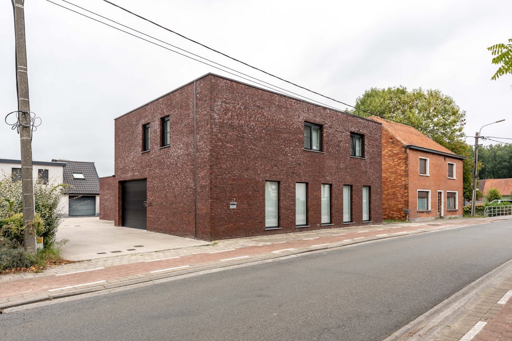 Moderne villa met atelier en parking te koop in Evergem