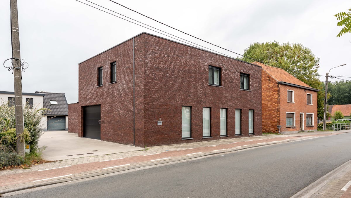 Moderne villa met atelier en parking te koop in Evergem