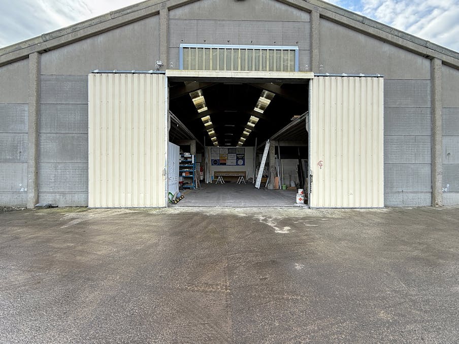 Magazijn van ca. 250 m² te huur in Beselare