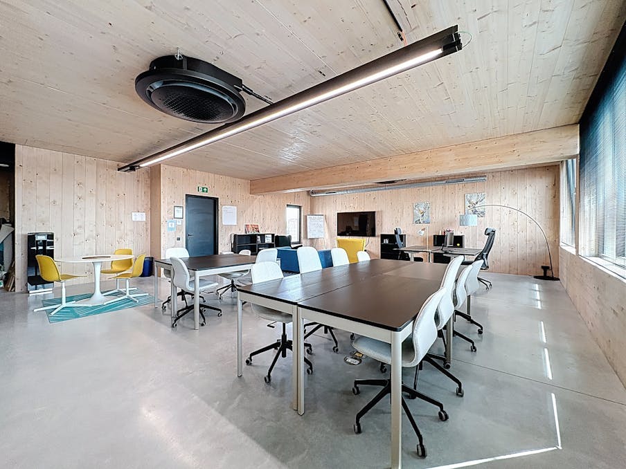 Kantoorverdieping in modern gebouw te huur in Antwerpen