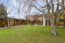 Office building in a prime location with private parking