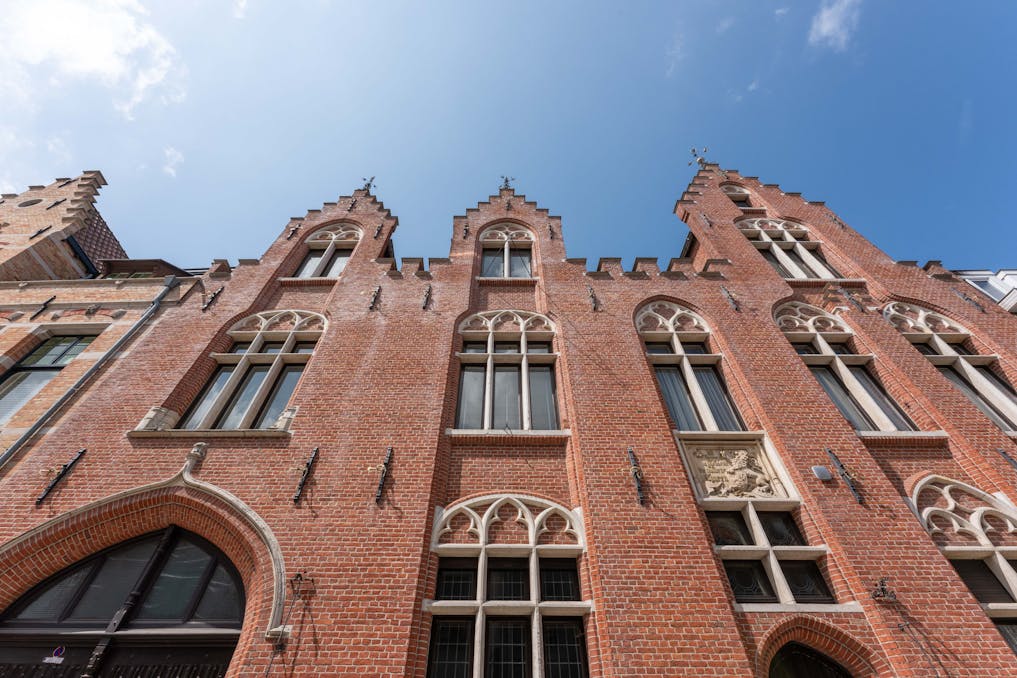 Exclusief neogotisch herenhuis met tuin in historisch Brugge