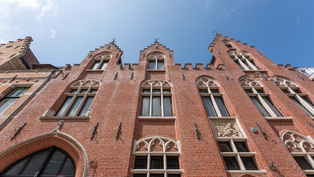 Exclusief neogotisch herenhuis met tuin in historisch Brugge