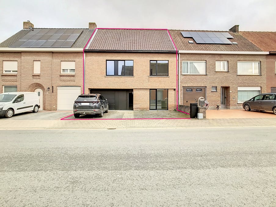 Recente woning met 3 kamers, garage en tuin in Poperinge