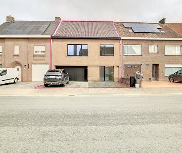 Recente woning met 3 kamers, garage en tuin in Poperinge
