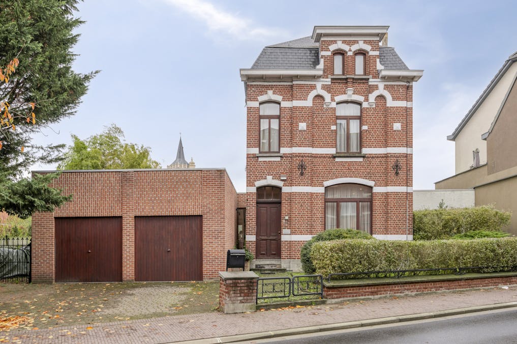 Charmante herenwoning met garage en tuin in het hartje van Ternat