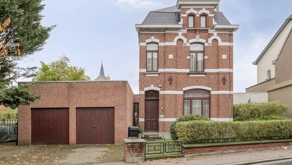 Charmante herenwoning met garage en tuin in het hartje van Ternat