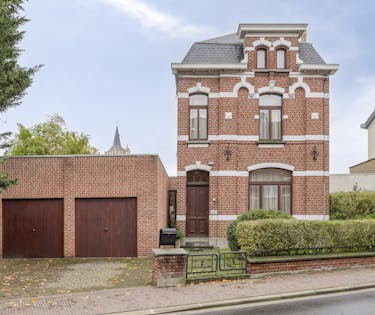 Charmante herenwoning met garage en tuin in het hartje van Ternat