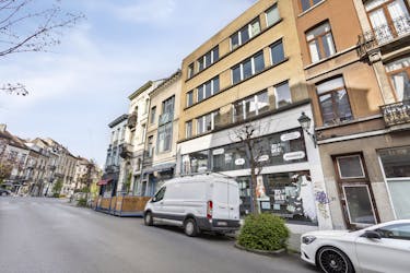 Commercieel gelijkvloers ± 310 m² te Sint-Gillis 