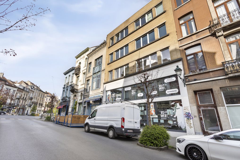 Commercieel gelijkvloers ± 310 m² te Sint-Gillis 