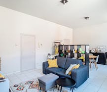 Lichtrijk gelijkvloers appartement met 1 slaapkamer!