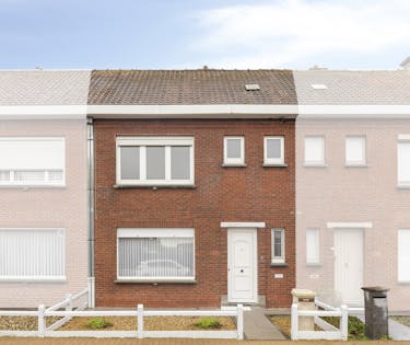 Te renoveren huis met 3 kamers te koop in Ooigem