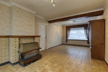 Te renoveren huis met 3 kamers te koop in Ooigem