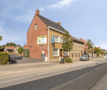 Bedrijfsgebouw met woonst te koop in Vleteren