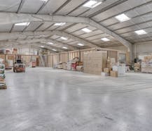Bedrijfsgebouw met woonst te koop in Vleteren