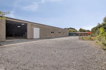 Bedrijfsgebouw met woonst te koop in Vleteren