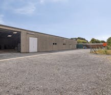 Bedrijfsgebouw met woonst te koop in Vleteren