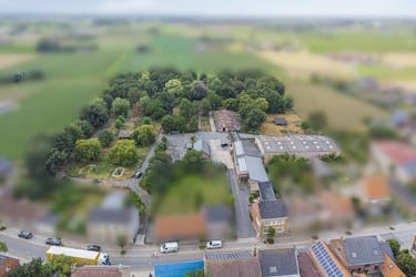 Bedrijfsgebouw met woonst te koop in Vleteren