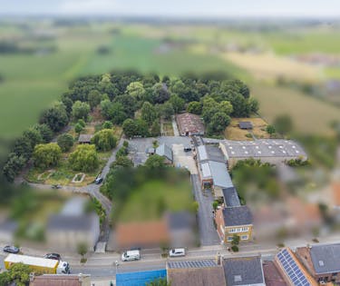 Bedrijfsgebouw met woonst te koop in Vleteren