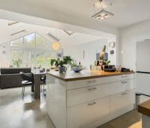 Lichtrijk huis met 3 slaapkamers in hartje Assebroek