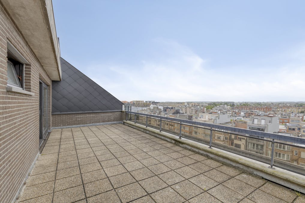 Penthouse te koop in Blankenberge met zeer ruim zonneterras