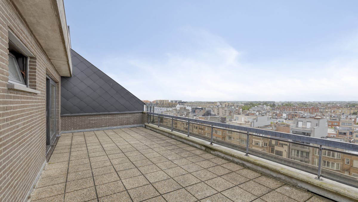 Penthouse te koop in Blankenberge met zeer ruim zonneterras