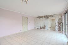 Zelf in te richten woning met ruime garage (40m²) te Bredene