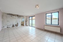 Zelf in te richten woning met ruime garage (40m²) te Bredene